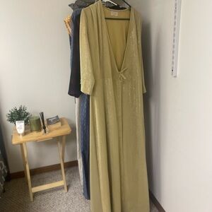 Elegant Gold Women's Dress